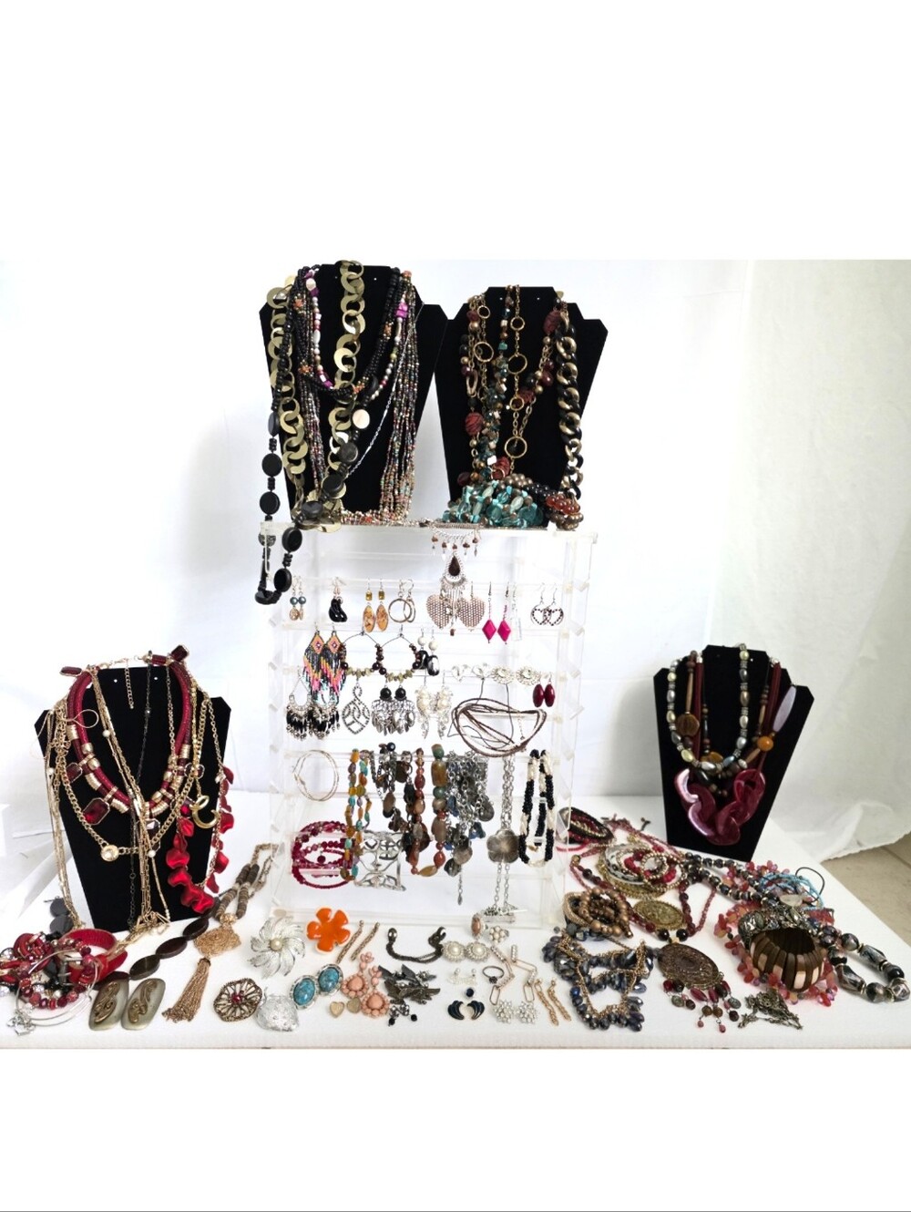 6.75lb Of Jewelry 109 Piece Earrings Bracelets Brooches Necklaces Rings